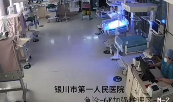 后续来了！网友表示：这嘉奖是不是低了pg电子中国地震中高中生背起同学逃生(图2)