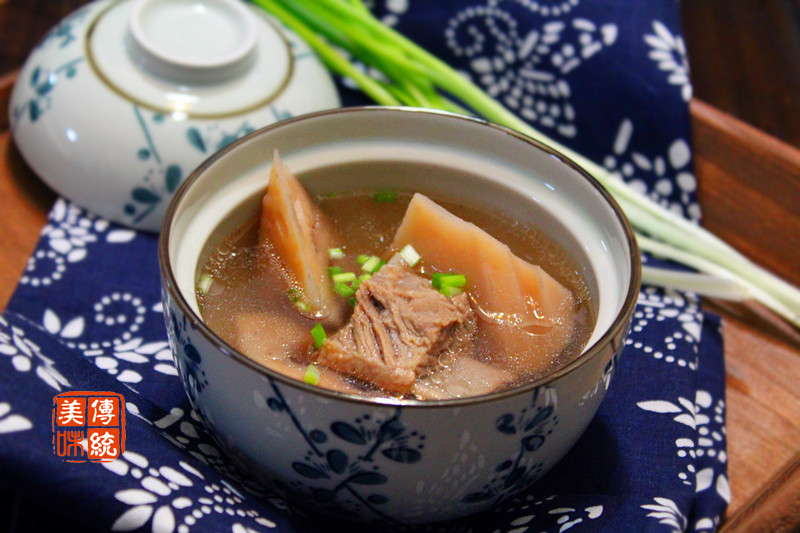 食材放锅里一键即成秋天干燥要多喝汤pg电子模拟器6道用电饭锅炖的汤把(图6)